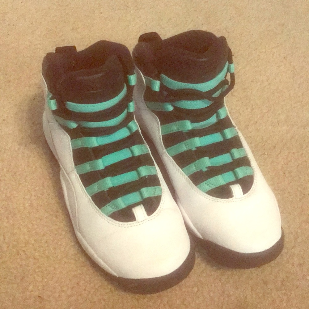 Air Jordan retro 10’s “verde”